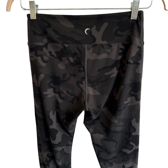 ZYIA Active Forest Camo Slashed Luxe Hi-Rise Leggings, Size 6-8 - Picture 9 of 11